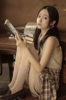 妻子年轻貌美丈夫却不肯回家